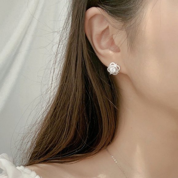 Certified 1ct. t.w. Diamond Moissanite Clover Stud Earrings NEW - Picture 2 of 9